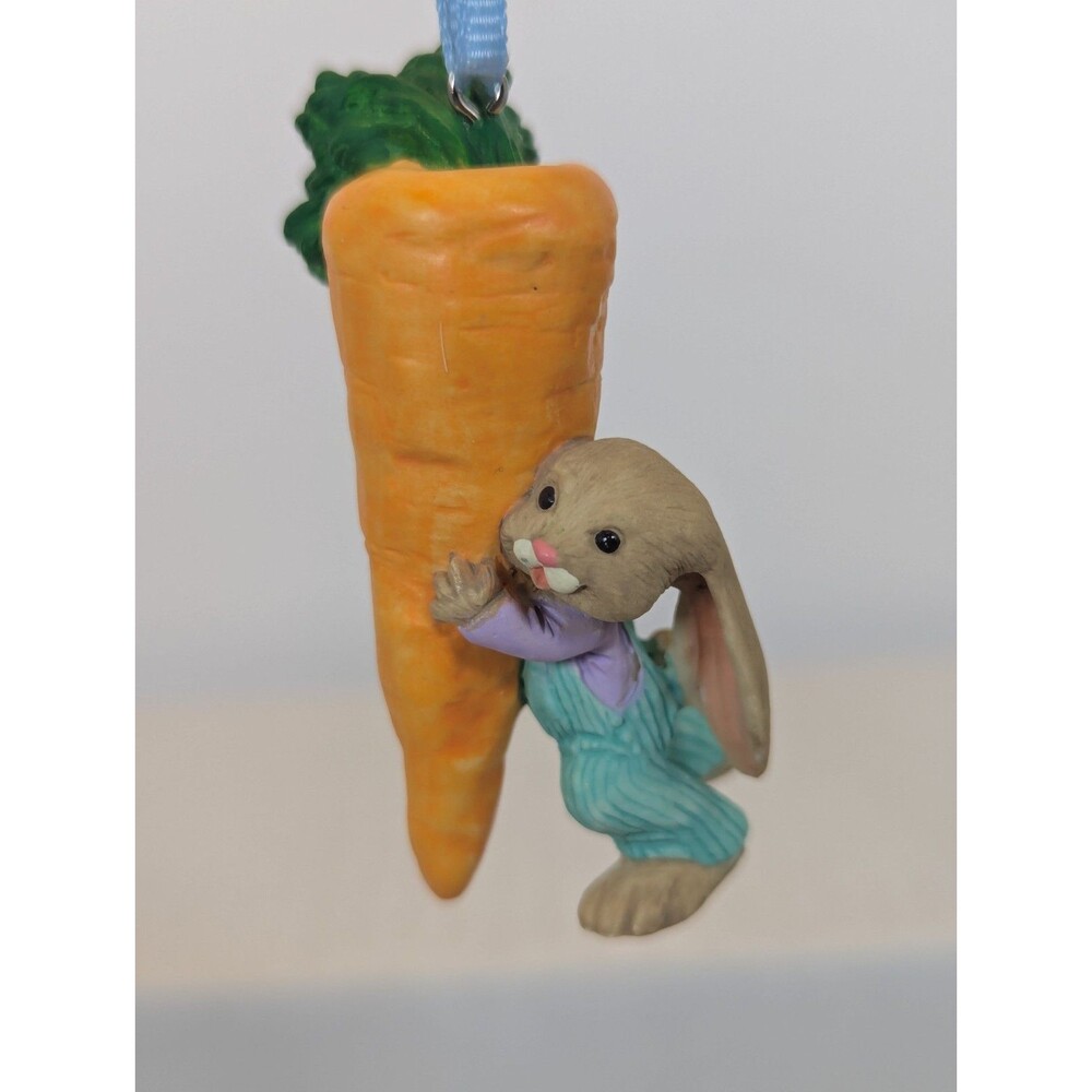 1999 Easter Hallmark Keepsake Ornament SPRINGTIME HARVEST Rabbit W/ Big Carrot